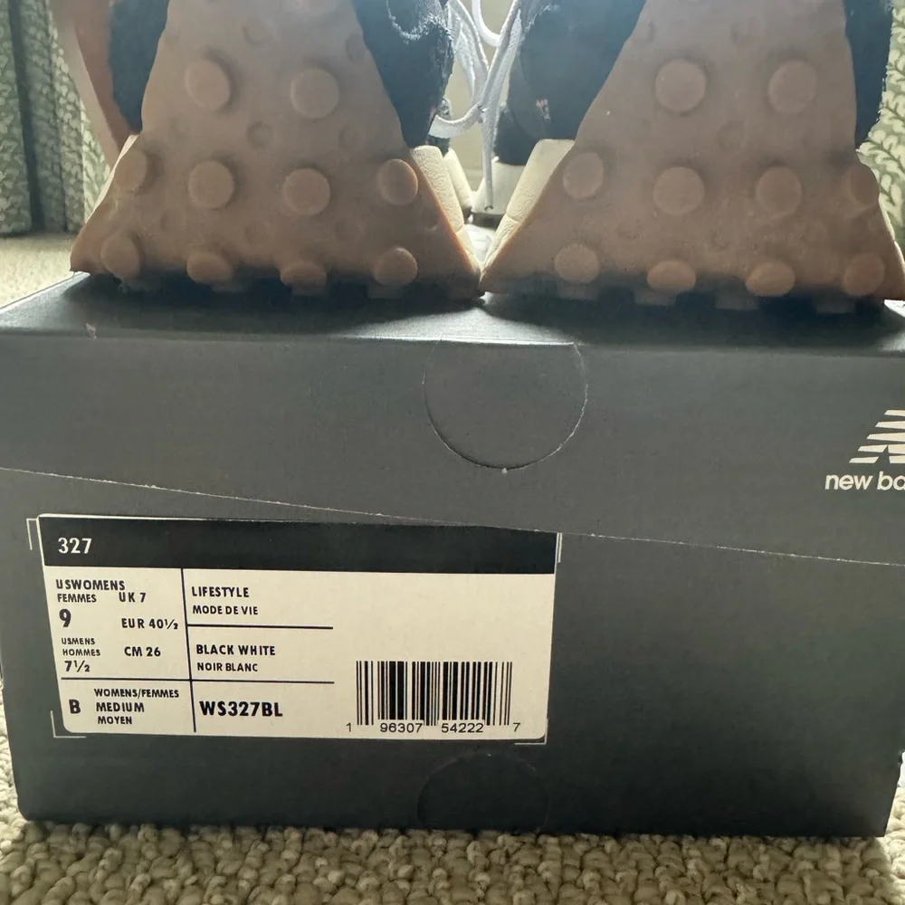 Women’s New Balance 327 size 9 - Picture 5 of 7